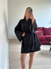 Afbeelding in Gallery-weergave laden, JUNE ROBE - Black