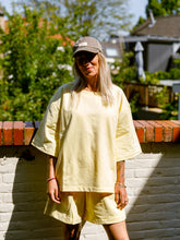 Afbeelding in Gallery-weergave laden, LENNY T-SHIRT - Soft yellow
