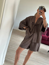 Afbeelding in Gallery-weergave laden, BOWIE ROBE - Dusty brown