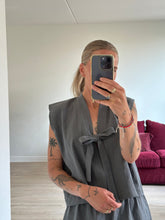 Afbeelding in Gallery-weergave laden, SUE WAISTCOAT - Grey