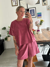 Afbeelding in Gallery-weergave laden, SET: ABBY T-SHIRT & NOVÈL SHORT - Old pink