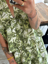 Afbeelding in Gallery-weergave laden, SUE WAISTCOAT - Green tie-dye