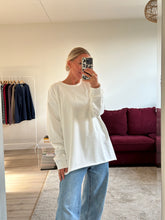 Afbeelding in Gallery-weergave laden, RUBY LONGSLEEVE - Off white