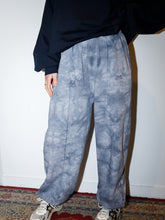 Afbeelding in Gallery-weergave laden, CLEO PANTS - Grey “tie dye”