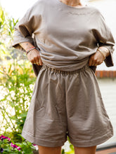 Afbeelding in Gallery-weergave laden, NOVÈL SHORTS - Taupe