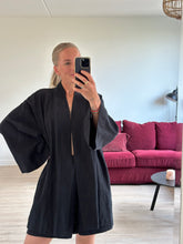 Afbeelding in Gallery-weergave laden, JUNE ROBE - Black