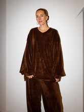 Afbeelding in Gallery-weergave laden, ROWAN SWEATER - Chocolate