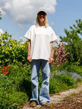 Afbeelding in Gallery-weergave laden, LOVA T-SHIRT - White