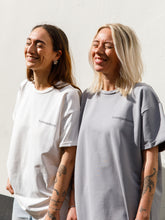 Afbeelding in Gallery-weergave laden, LODxLOIS T-shirt - Kwetsbaarkracht / grey