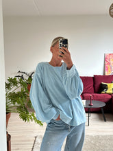 Afbeelding in Gallery-weergave laden, MARLEY SWEATER - Soft blue