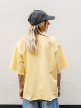 Afbeelding in Gallery-weergave laden, COCO T-SHIRT - Butter yellow