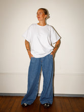 Afbeelding in Gallery-weergave laden, LOVA T-SHIRT - White