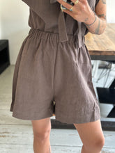 Afbeelding in Gallery-weergave laden, NOVÈL SHORTS - Dusty brown