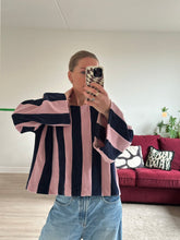 Afbeelding in Gallery-weergave laden, JAZZ SWEATER - Soft pink/Navy velvet