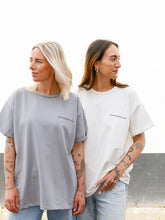 Afbeelding in Gallery-weergave laden, LODxLOIS T-shirt - Kwetsbaarkracht / grey
