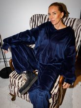 Afbeelding in Gallery-weergave laden, ROWAN SWEATER - Dark blue