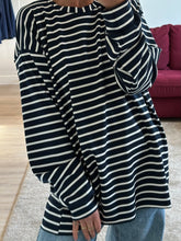 Afbeelding in Gallery-weergave laden, RUBY LONGSLEEVE - Navy stripes