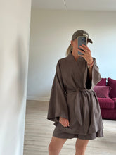Afbeelding in Gallery-weergave laden, JUNE ROBE - Dusty brown