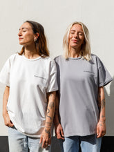 Afbeelding in Gallery-weergave laden, LODxLOIS T-shirt - Kwetsbaarkracht / grey