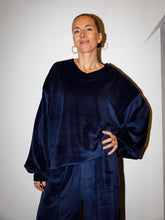Afbeelding in Gallery-weergave laden, ROWAN SWEATER - Dark blue
