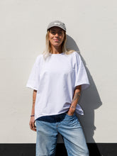 Afbeelding in Gallery-weergave laden, COCO T-SHIRT - White