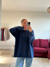 Afbeelding in Gallery-weergave laden, RUBY LONGSLEEVE - Navy