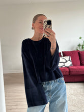 Afbeelding in Gallery-weergave laden, JAZZ SWEATER - Navy velvet