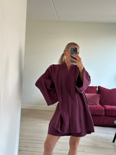 Afbeelding in Gallery-weergave laden, JUNE ROBE - Aubergine