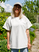 Afbeelding in Gallery-weergave laden, LOVA T-SHIRT - White