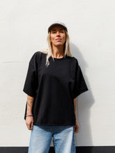 Afbeelding in Gallery-weergave laden, COCO T-SHIRT - Black