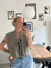 Afbeelding in Gallery-weergave laden, SUE WAISTCOAT - Khaki