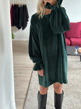 Afbeelding in Gallery-weergave laden, MAE SWEATDRESS - Bottle