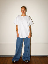 Afbeelding in Gallery-weergave laden, LOVA T-SHIRT - White