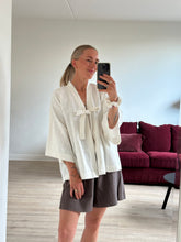 Afbeelding in Gallery-weergave laden, BOWIE ROBE - Ecru