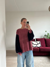 Afbeelding in Gallery-weergave laden, MARLEY SWEATER - Old pink/navy velvet