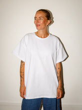 Afbeelding in Gallery-weergave laden, LOVA T-SHIRT - White