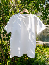 Afbeelding in Gallery-weergave laden, LOVA T-SHIRT - White