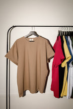 Afbeelding in Gallery-weergave laden, LOVA T-SHIRT - Taupe