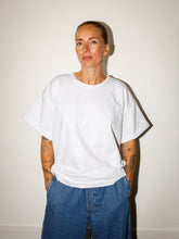 Afbeelding in Gallery-weergave laden, LOVA T-SHIRT - White