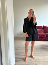 Afbeelding in Gallery-weergave laden, BOWIE ROBE - Black