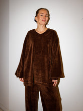 Afbeelding in Gallery-weergave laden, ROWAN SWEATER - Chocolate