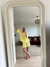 Afbeelding in Gallery-weergave laden, SET: LENNY T-SHIRT & NOVÈL SHORT - Yellow mousseline