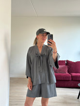 Afbeelding in Gallery-weergave laden, BOWIE ROBE - Grey