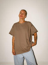 Afbeelding in Gallery-weergave laden, LOVA T-SHIRT - Taupe