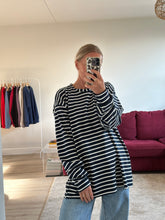 Afbeelding in Gallery-weergave laden, RUBY LONGSLEEVE - Navy stripes