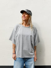 Afbeelding in Gallery-weergave laden, COCO T-SHIRT - Grey