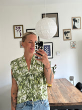 Afbeelding in Gallery-weergave laden, SUE WAISTCOAT - Green tie-dye