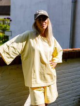 Afbeelding in Gallery-weergave laden, LENNY T-SHIRT - Soft yellow