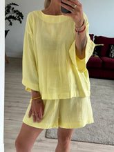Afbeelding in Gallery-weergave laden, SET: LENNY T-SHIRT & NOVÈL SHORT - Yellow mousseline
