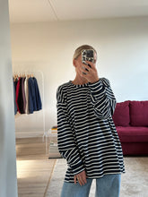 Afbeelding in Gallery-weergave laden, RUBY LONGSLEEVE - Navy stripes